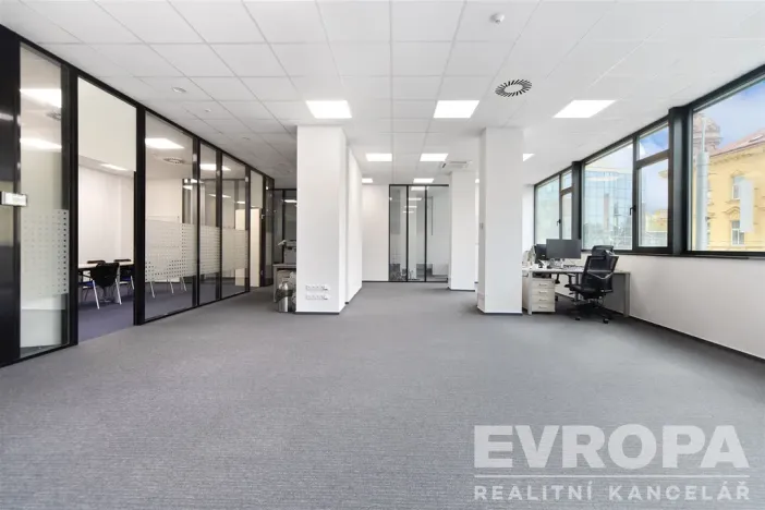 Pronájem kanceláře, Pardubice - Zelené Předměstí, třída Míru, 272 m2
