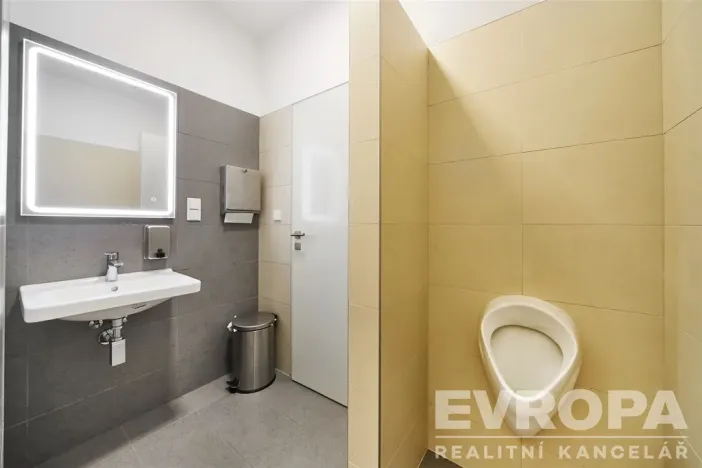 Pronájem kanceláře, Pardubice - Zelené Předměstí, třída Míru, 272 m2