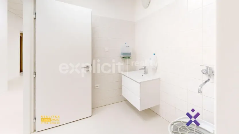 Pronájem kanceláře, Zlín, Rašínova, 108 m2