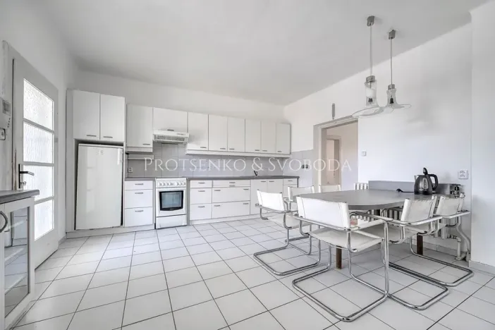 Prodej ordinace, Křižanov, Benešovo náměstí, 530 m2