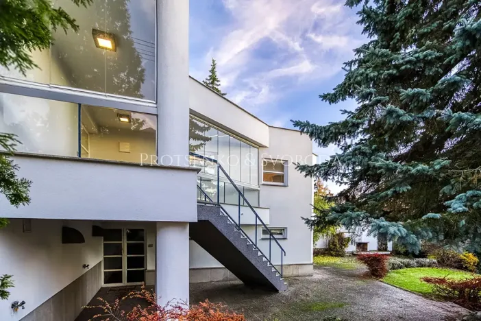 Prodej ordinace, Křižanov, Benešovo náměstí, 530 m2