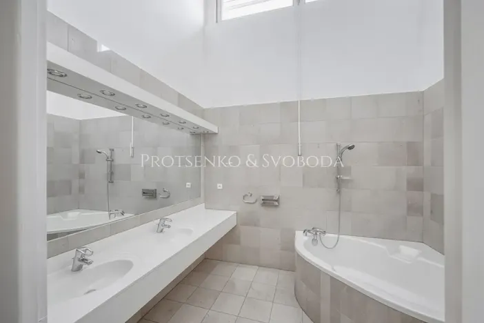 Prodej kanceláře, Křižanov, Benešovo náměstí, 530 m2