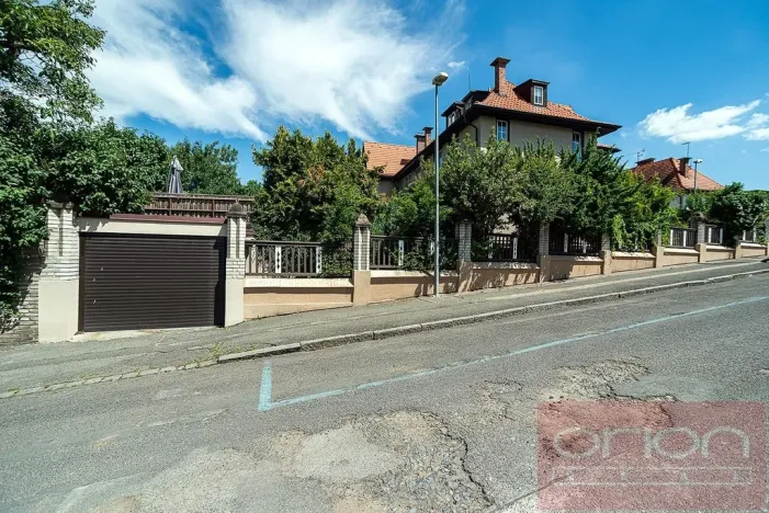 Pronájem rodinného domu, Praha - Střešovice, Lomená, 220 m2