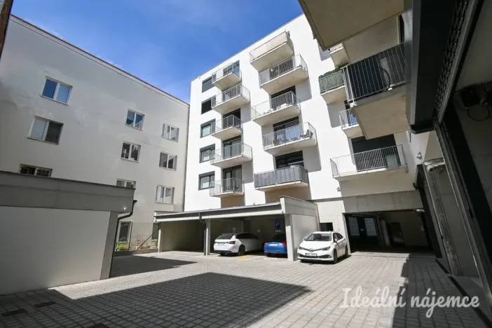 Pronájem bytu 1+kk, Brno, Křenová, 29 m2