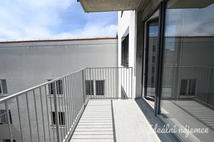 Pronájem bytu 1+kk, Brno - Trnitá, Křenová, 29 m2