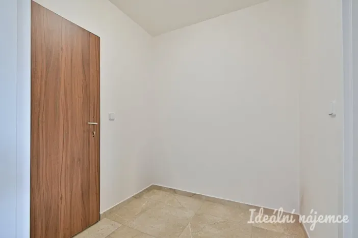 Pronájem bytu 1+kk, Brno - Trnitá, Křenová, 29 m2