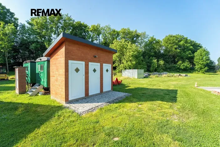 Prodej komerční nemovitosti, Chrášťany, 10917 m2