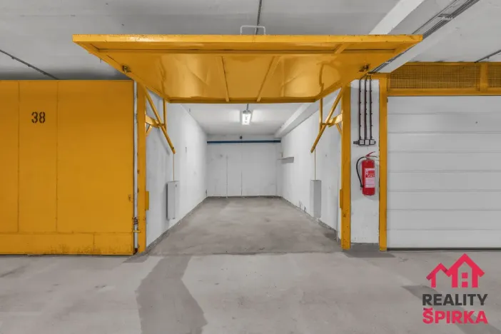 Prodej garáže, Praha - Řepy, Na chobotě, 18 m2