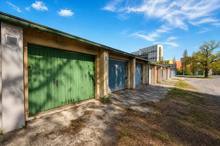 Pronájem garáže, Chomutov, Pod Strážištěm, 17 m2