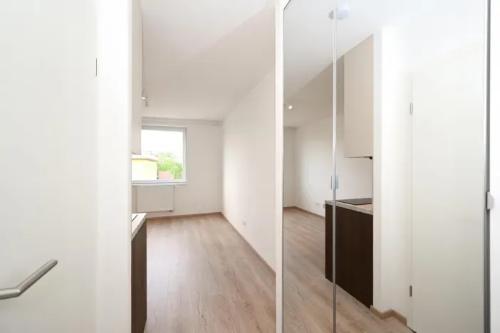 Pronájem bytu 1+kk, Praha - Vršovice, Kubánské náměstí, 19 m2