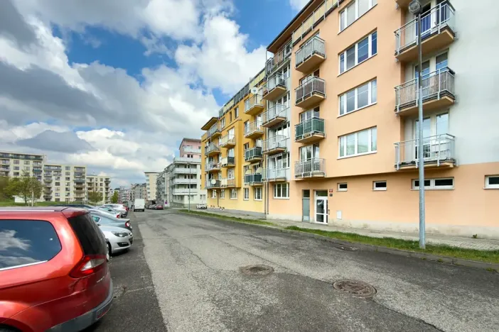 Pronájem bytu 1+kk, Praha - Kunratice, Za valem, 30 m2