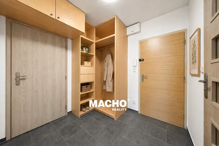 Prodej bytu 2+kk, Praha - Černý Most, Bryksova, 46 m2