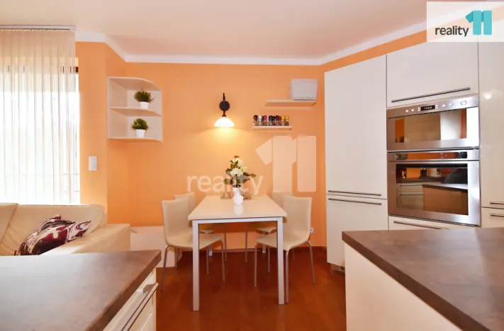 Prodej bytu 4+kk, Praha - Hloubětín, Nademlejnská, 93 m2