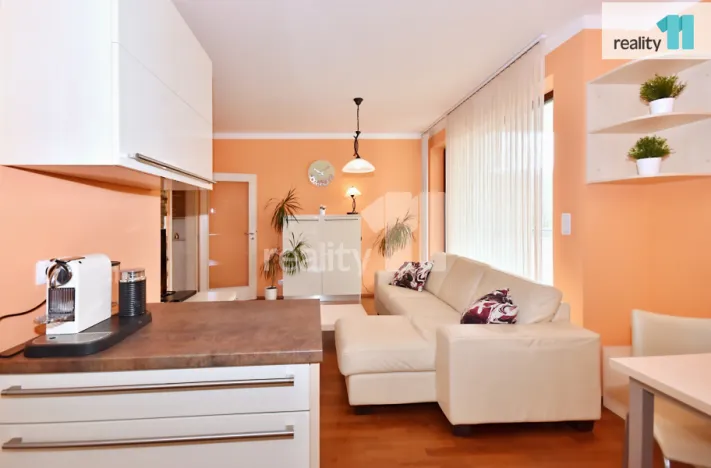 Prodej bytu 4+kk, Praha - Hloubětín, Nademlejnská, 93 m2