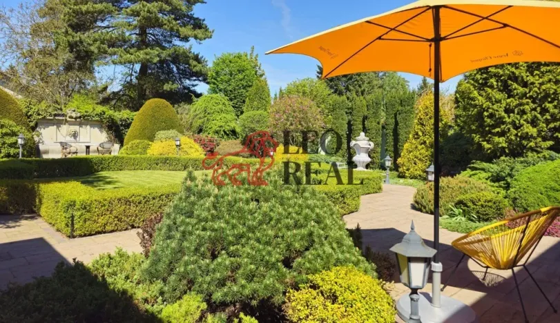 Prodej vily, Říčany - Strašín, Modřínová, 458 m2