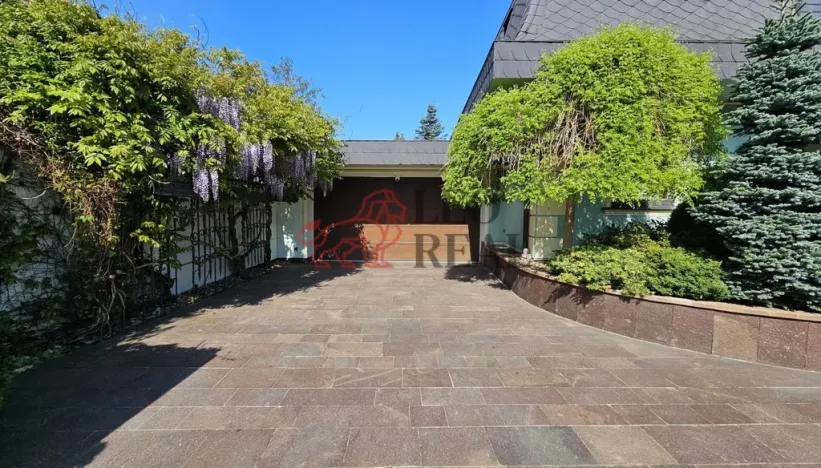 Prodej vily, Říčany - Strašín, Modřínová, 458 m2