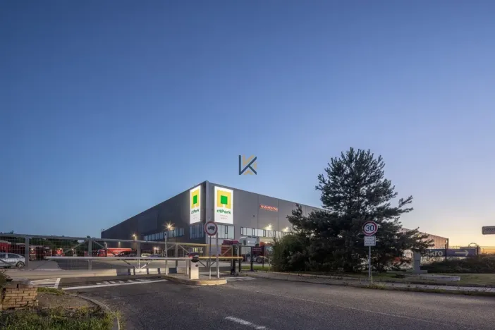 Pronájem komerční nemovitosti, Kozomín, 322 m2