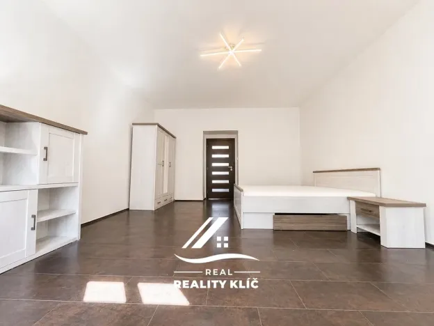 Pronájem bytu 2+kk, Ostrava, Veleslavínova, 50 m2