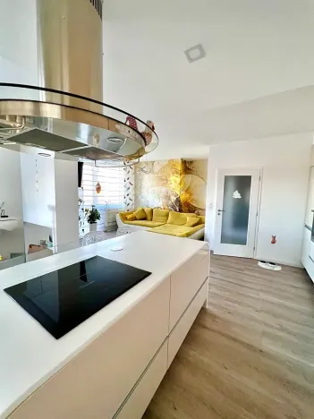 Pronájem bytu 4+kk, Praha - Strašnice, Zvěřinova, 117 m2