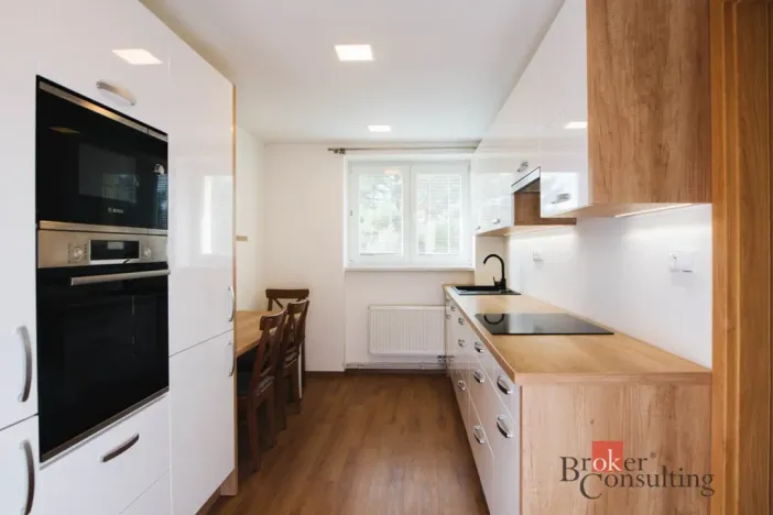 Prodej bytu 2+1, Kuřim, nám. Osvobození, 65 m2