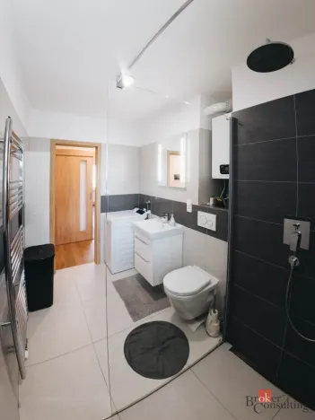 Prodej bytu 2+1, Kuřim, nám. Osvobození, 65 m2