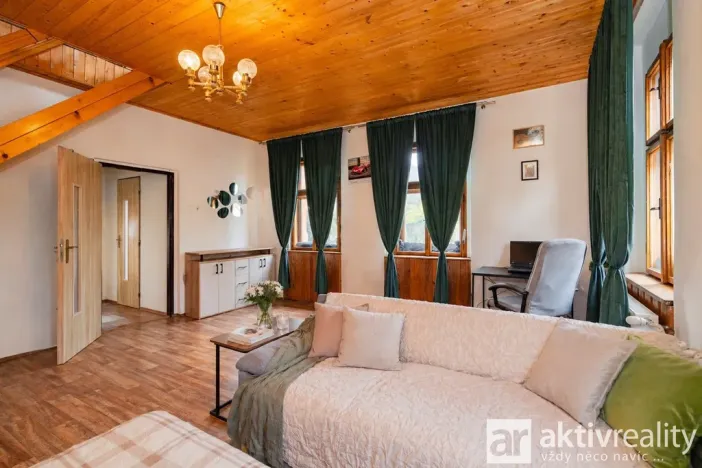 Prodej rodinného domu, Dolní Zálezly, Mírové náměstí, 250 m2