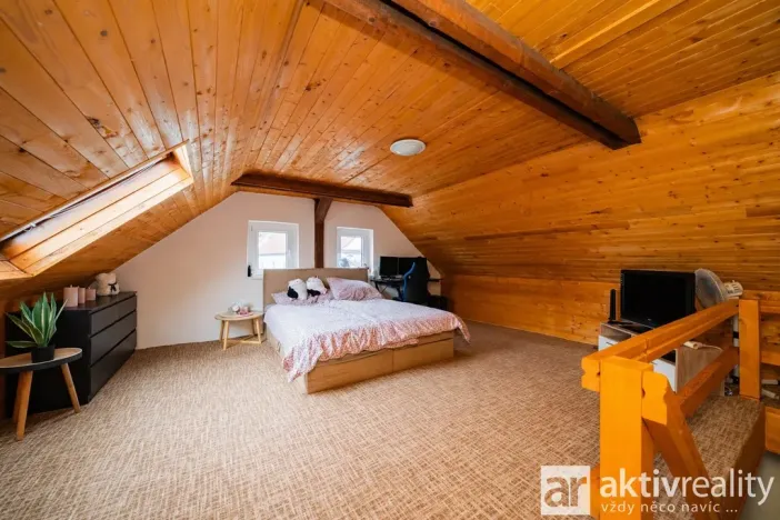 Prodej rodinného domu, Dolní Zálezly, Mírové náměstí, 250 m2