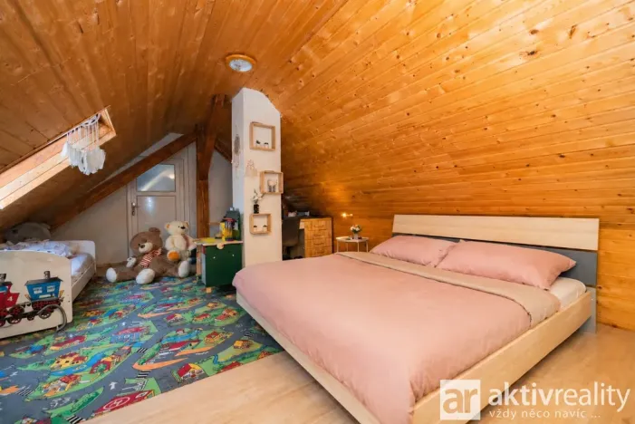 Prodej rodinného domu, Dolní Zálezly, Mírové náměstí, 250 m2