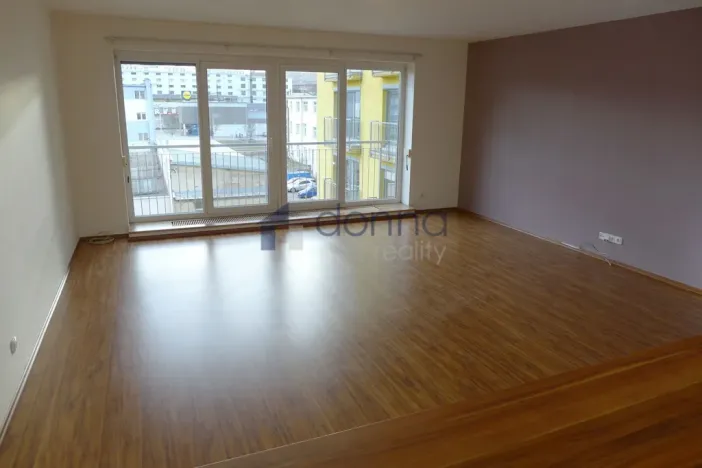 Pronájem bytu 2+kk, Praha, Na Harfě, 82 m2