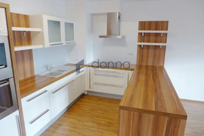 Pronájem bytu 2+kk, Praha, Na Harfě, 82 m2