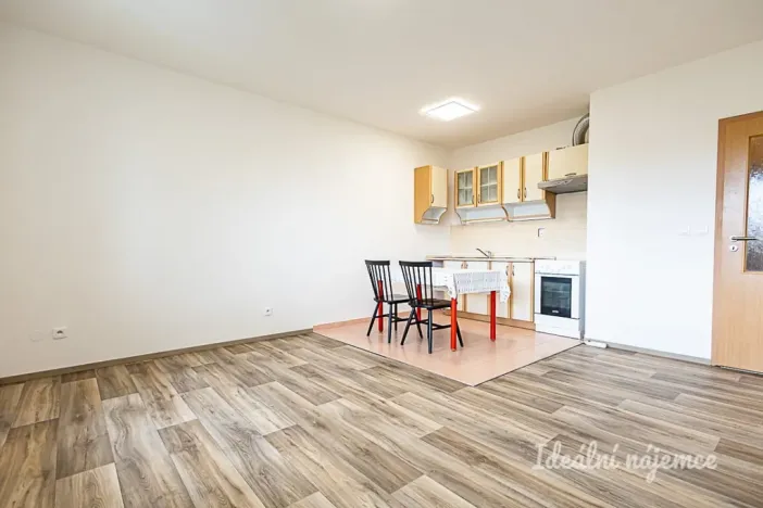 Pronájem bytu 1+kk, Praha - Horní Měcholupy, Boloňská, 32 m2