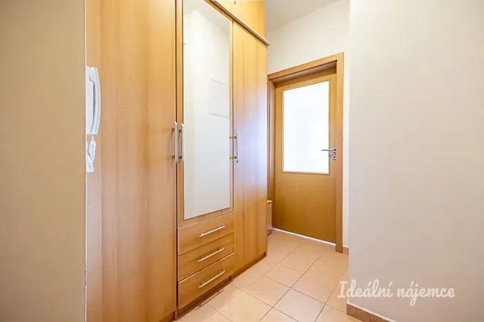 Pronájem bytu 1+kk, Praha - Horní Měcholupy, Boloňská, 32 m2