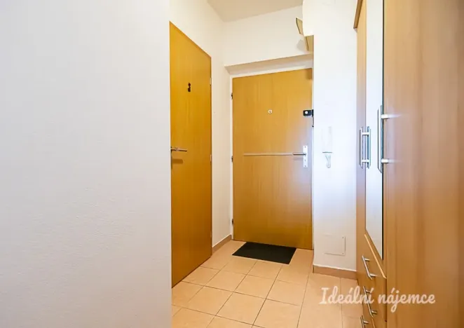 Pronájem bytu 1+kk, Praha - Horní Měcholupy, Boloňská, 32 m2