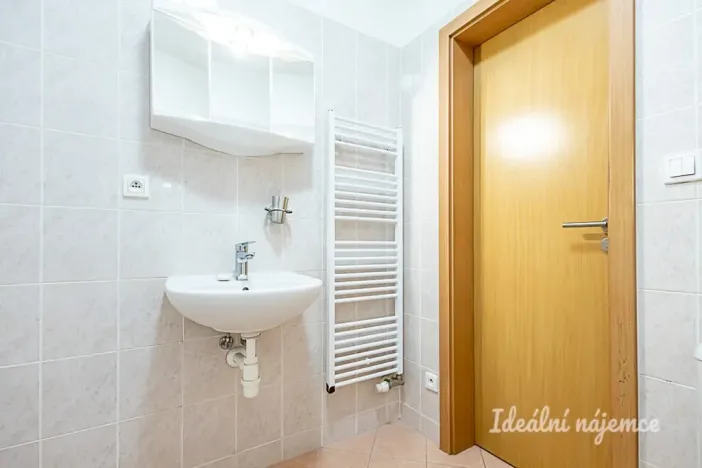 Pronájem bytu 1+kk, Praha - Horní Měcholupy, Boloňská, 32 m2