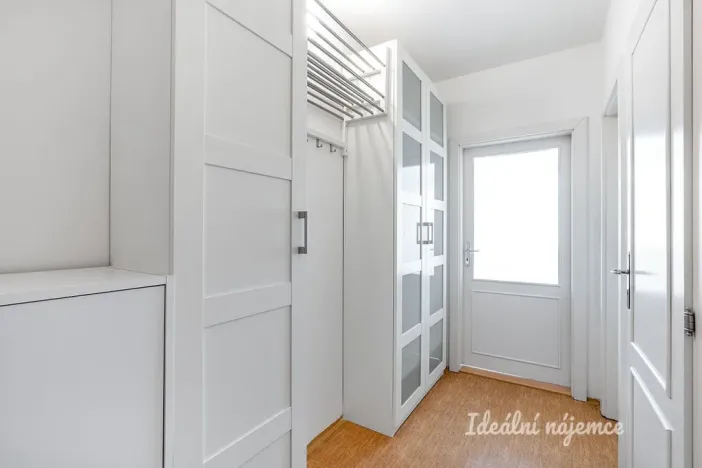 Pronájem bytu 1+kk, Praha - Košíře, Zahradníčkova, 46 m2