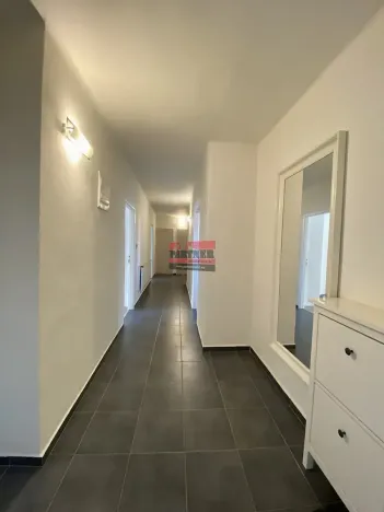 Pronájem bytu 4+1, Tábor, Husinecká, 107 m2