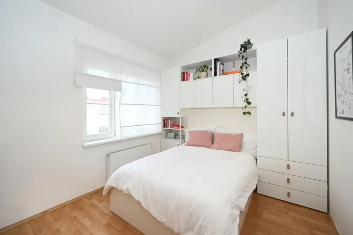 Pronájem bytu 2+kk, Praha - Holešovice, U garáží, 45 m2