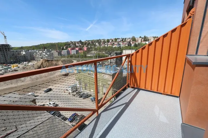 Pronájem bytu 2+kk, Praha - Vysočany, Kolbenova, 64 m2