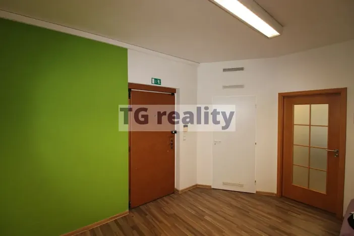 Pronájem kanceláře, Praha - Kobylisy, Nad Šutkou, 58 m2