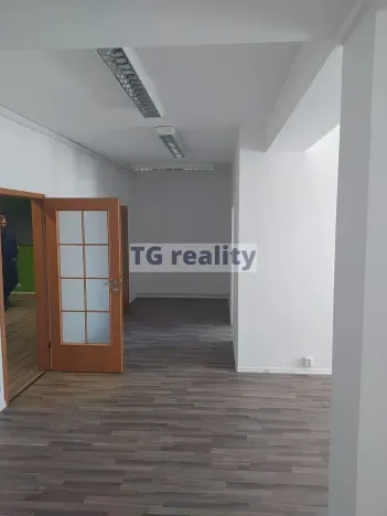 Pronájem kanceláře, Praha - Kobylisy, Nad Šutkou, 58 m2