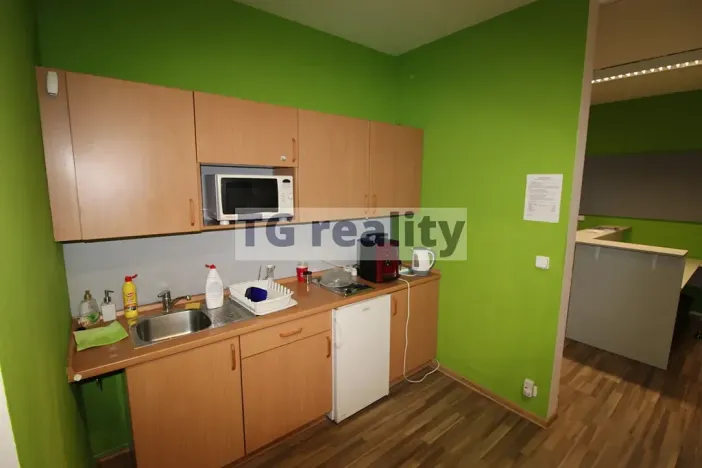 Pronájem kanceláře, Praha - Kobylisy, Nad Šutkou, 58 m2