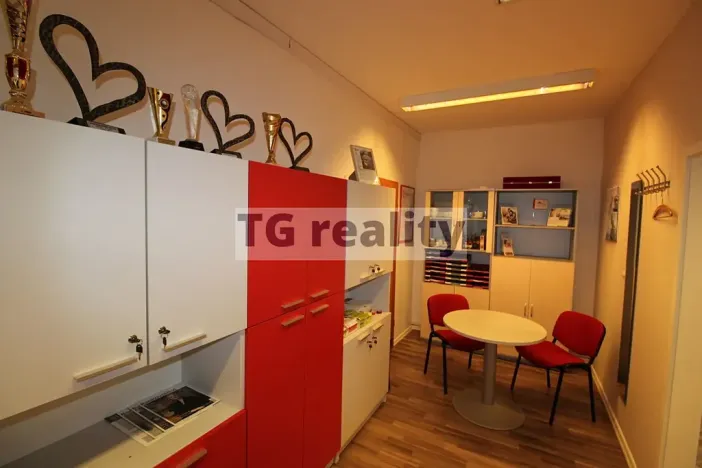 Pronájem kanceláře, Praha - Kobylisy, Nad Šutkou, 58 m2