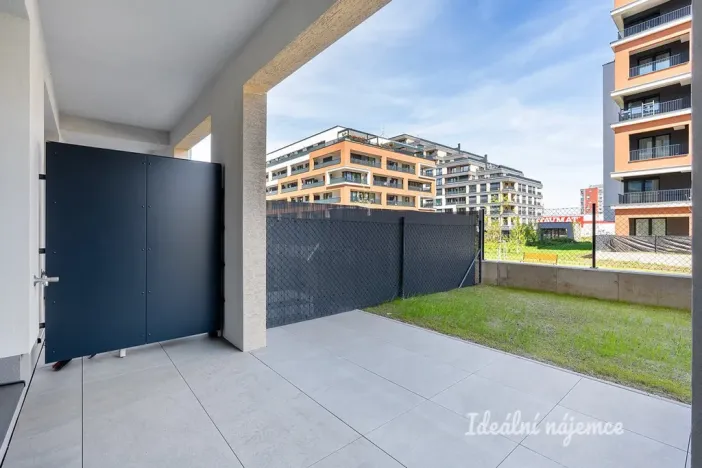 Pronájem bytu 1+kk, Praha - Hloubětín, Domalípova, 32 m2