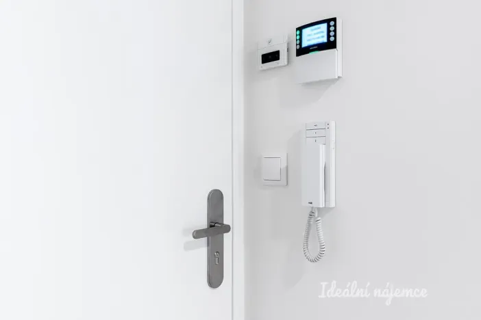 Pronájem bytu 1+kk, Praha - Hloubětín, Domalípova, 32 m2