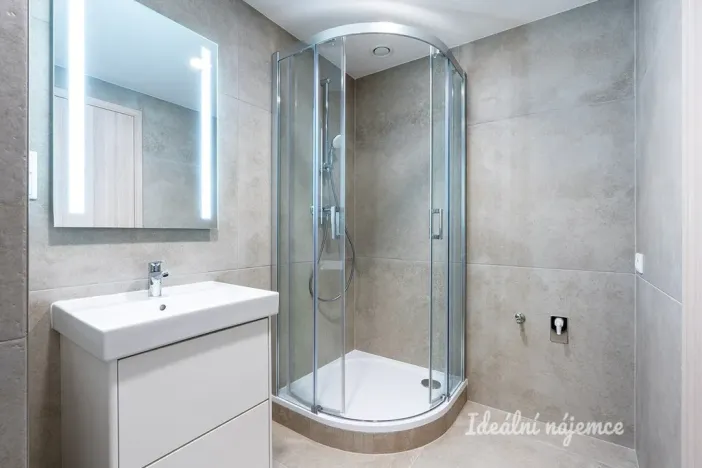 Pronájem bytu 1+kk, Praha - Hloubětín, Domalípova, 32 m2