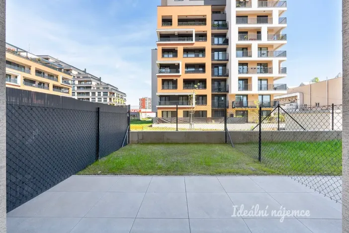 Pronájem bytu 1+kk, Praha - Hloubětín, Domalípova, 32 m2