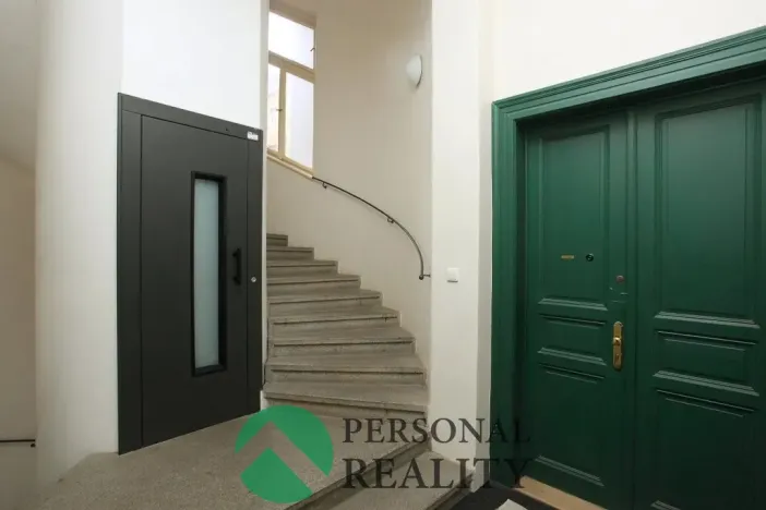 Pronájem bytu 3+1, Praha, U akademie, 130 m2