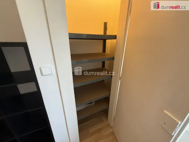 Pronájem bytu 1+kk, Praha - Smíchov, Moulíkova, 25 m2