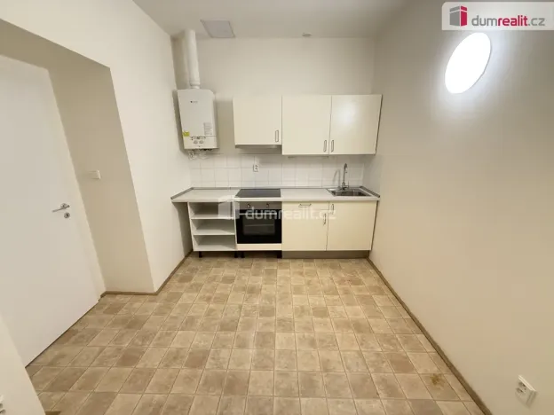 Pronájem bytu 2+kk, Praha - Smíchov, Drtinova, 35 m2