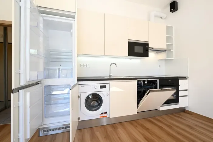 Pronájem bytu 1+kk, Praha - Liboc, Evropská, 51 m2